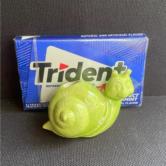 Chartreuse Snail XL Ceramic Bead Vintage 70s 80s Craft DIY - Picture 4 of 5